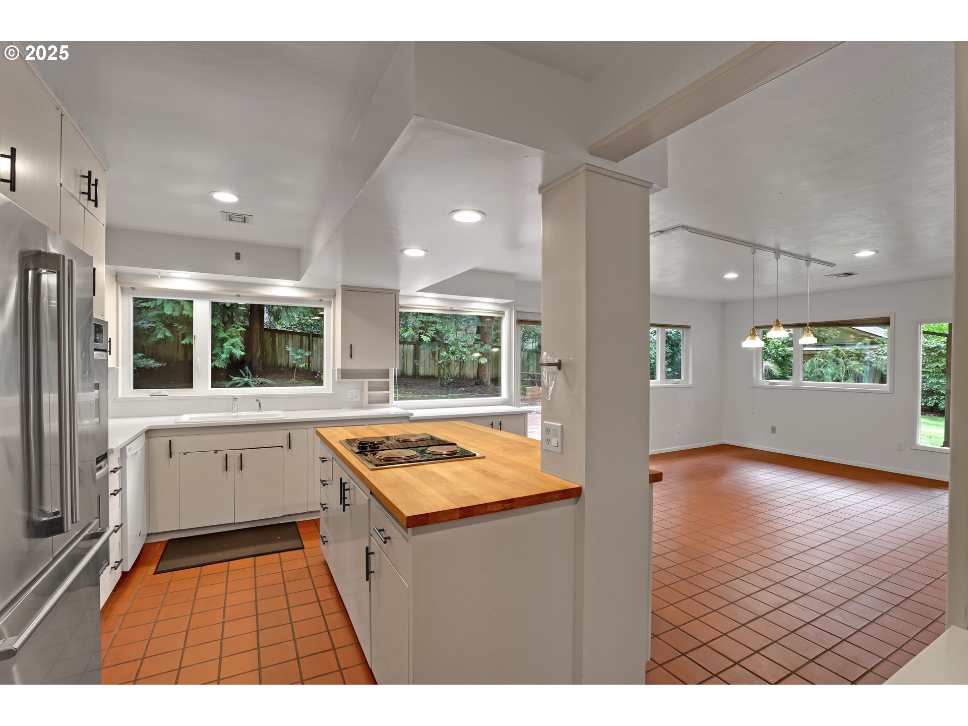 155 Southwest Midvale Road Portland, OR 97219 - Photo 12 of 45 Gallery Image 12