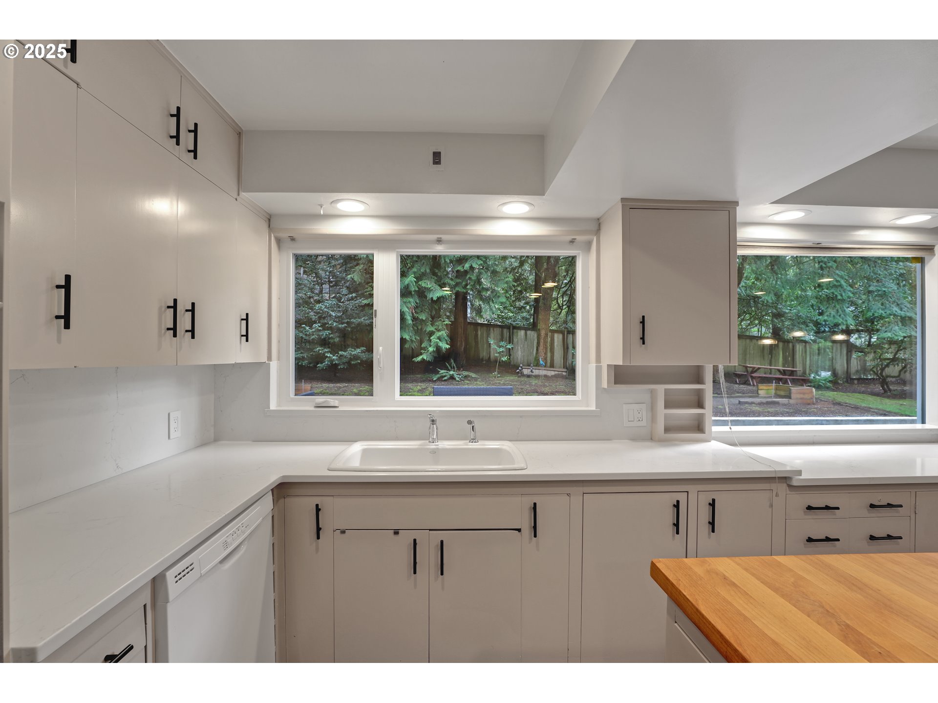 155 Southwest Midvale Road Portland, OR 97219 - Photo 13 of 45 Gallery Image 13