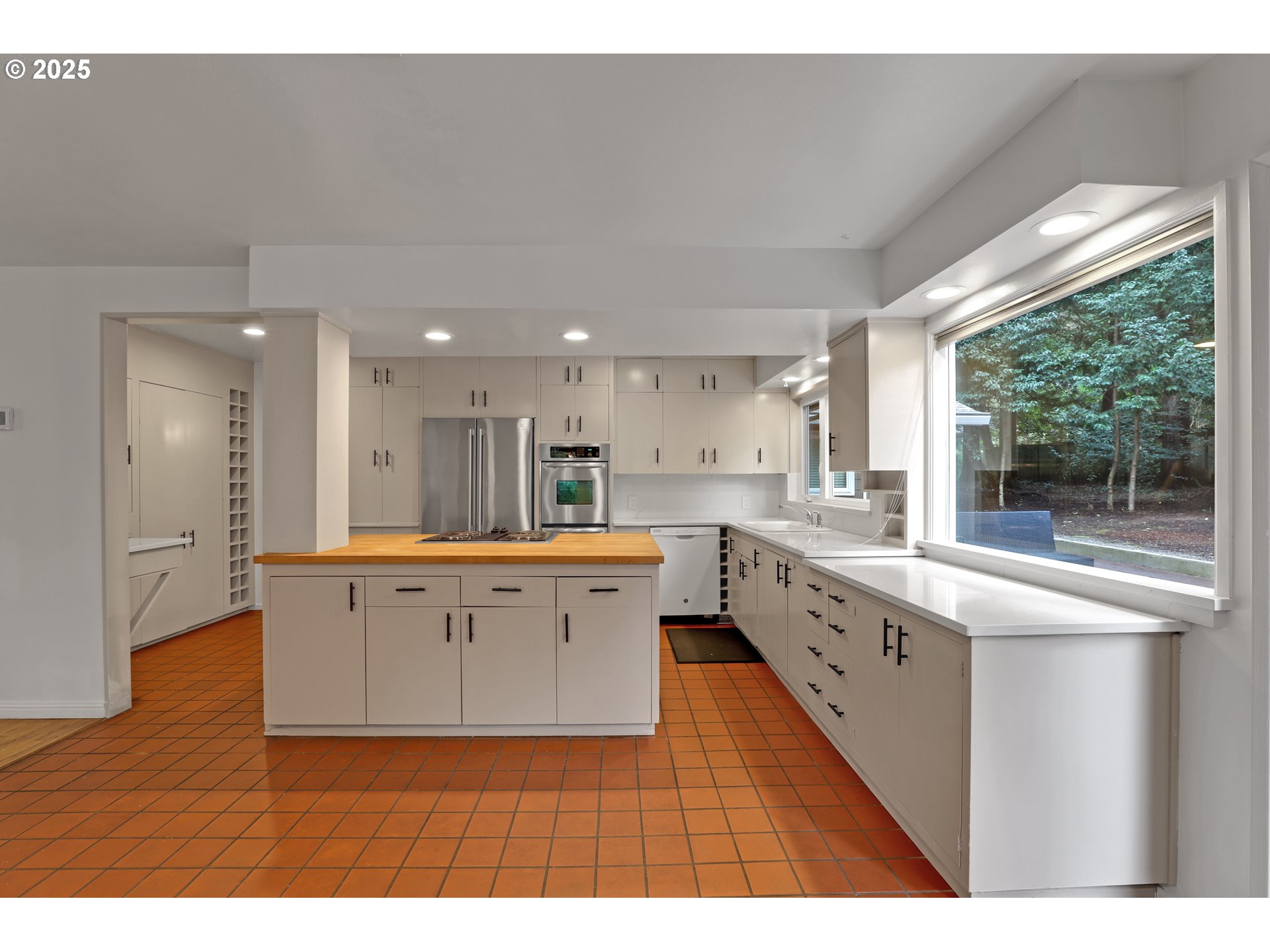 155 Southwest Midvale Road Portland, OR 97219 - Photo 14 of 45 Gallery Image 14