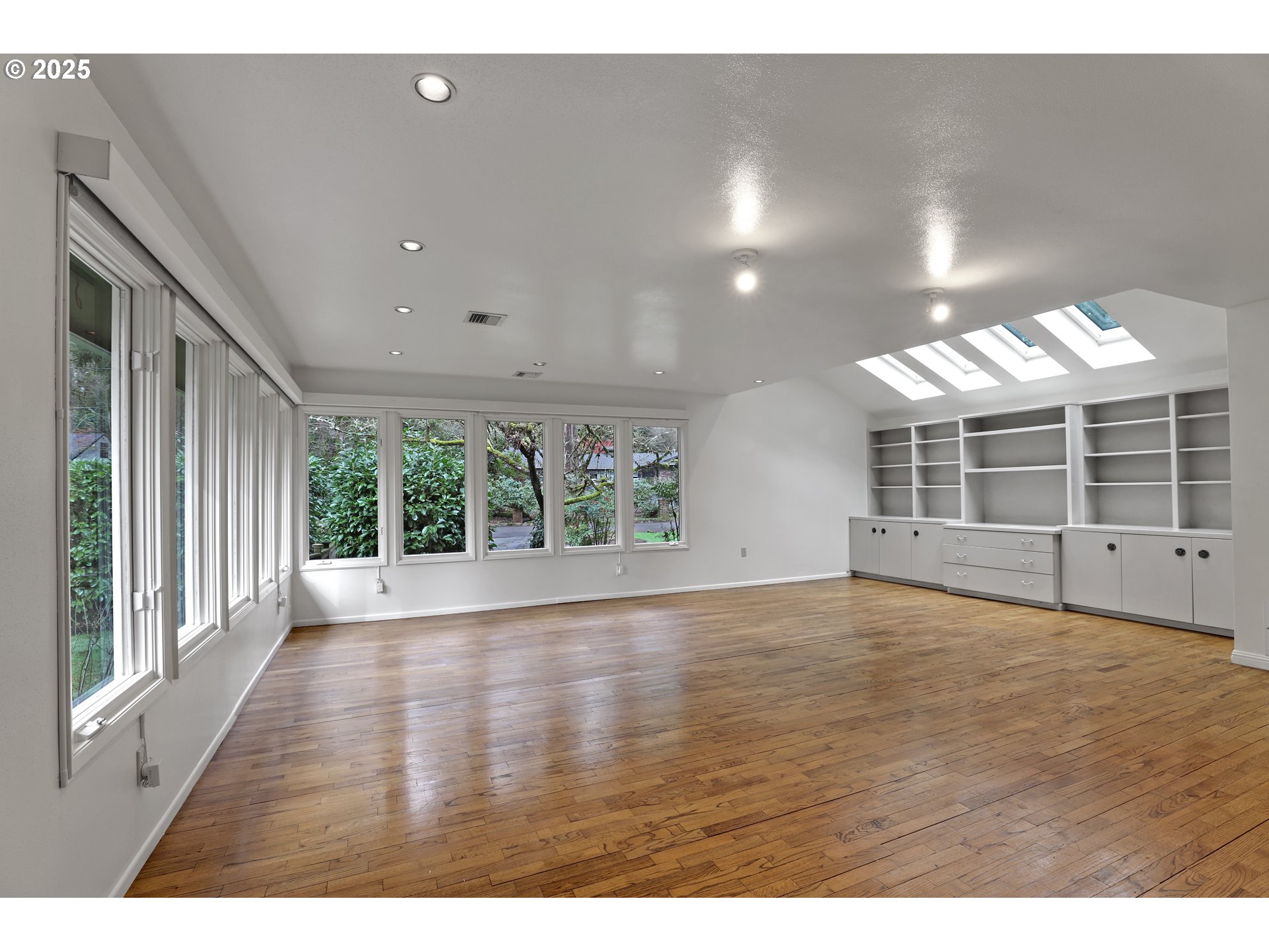 155 Southwest Midvale Road Portland, OR 97219 - Photo 6 of 45 Gallery Image 6