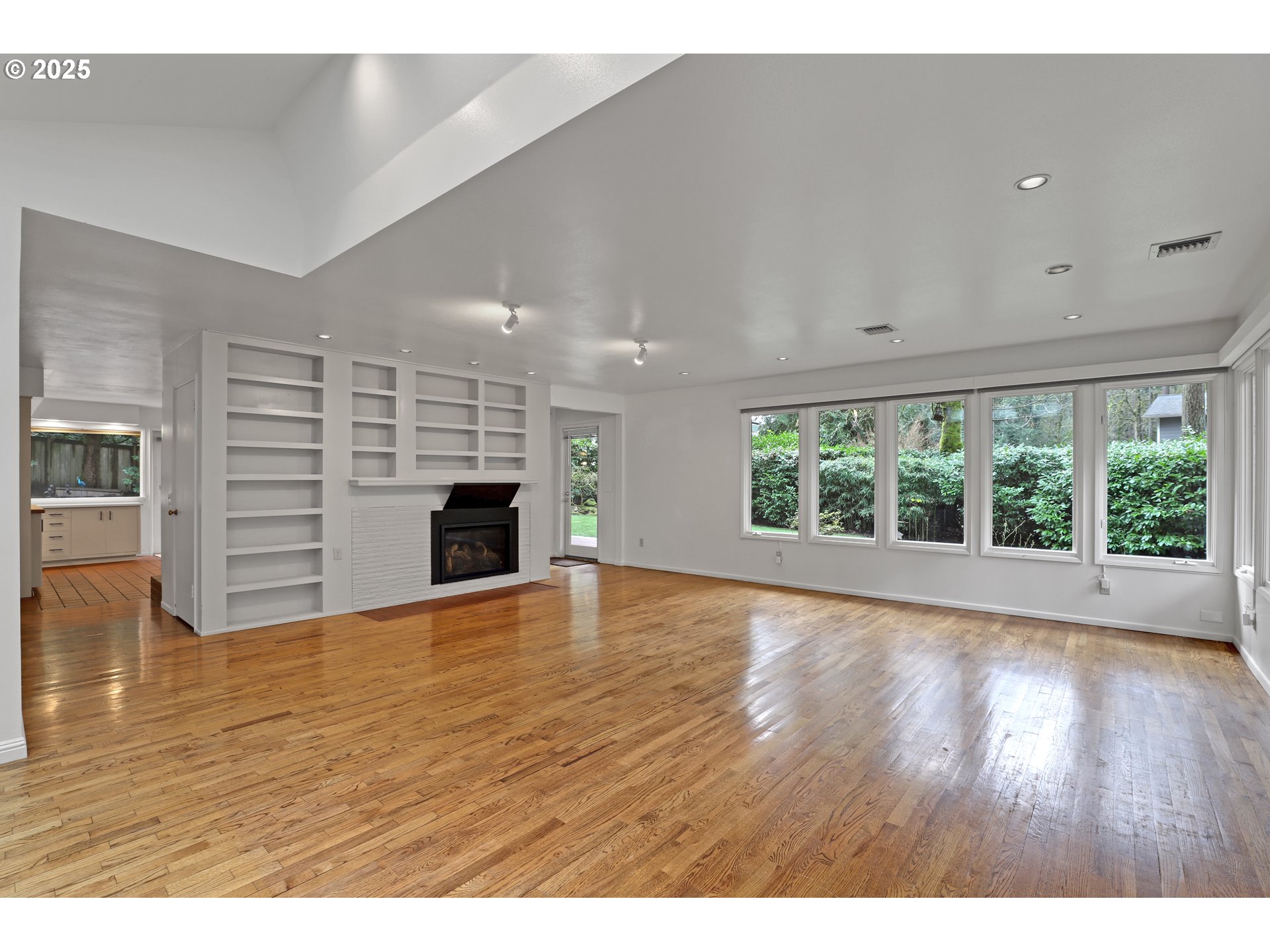 155 Southwest Midvale Road Portland, OR 97219 - Photo 8 of 45 Gallery Image 8