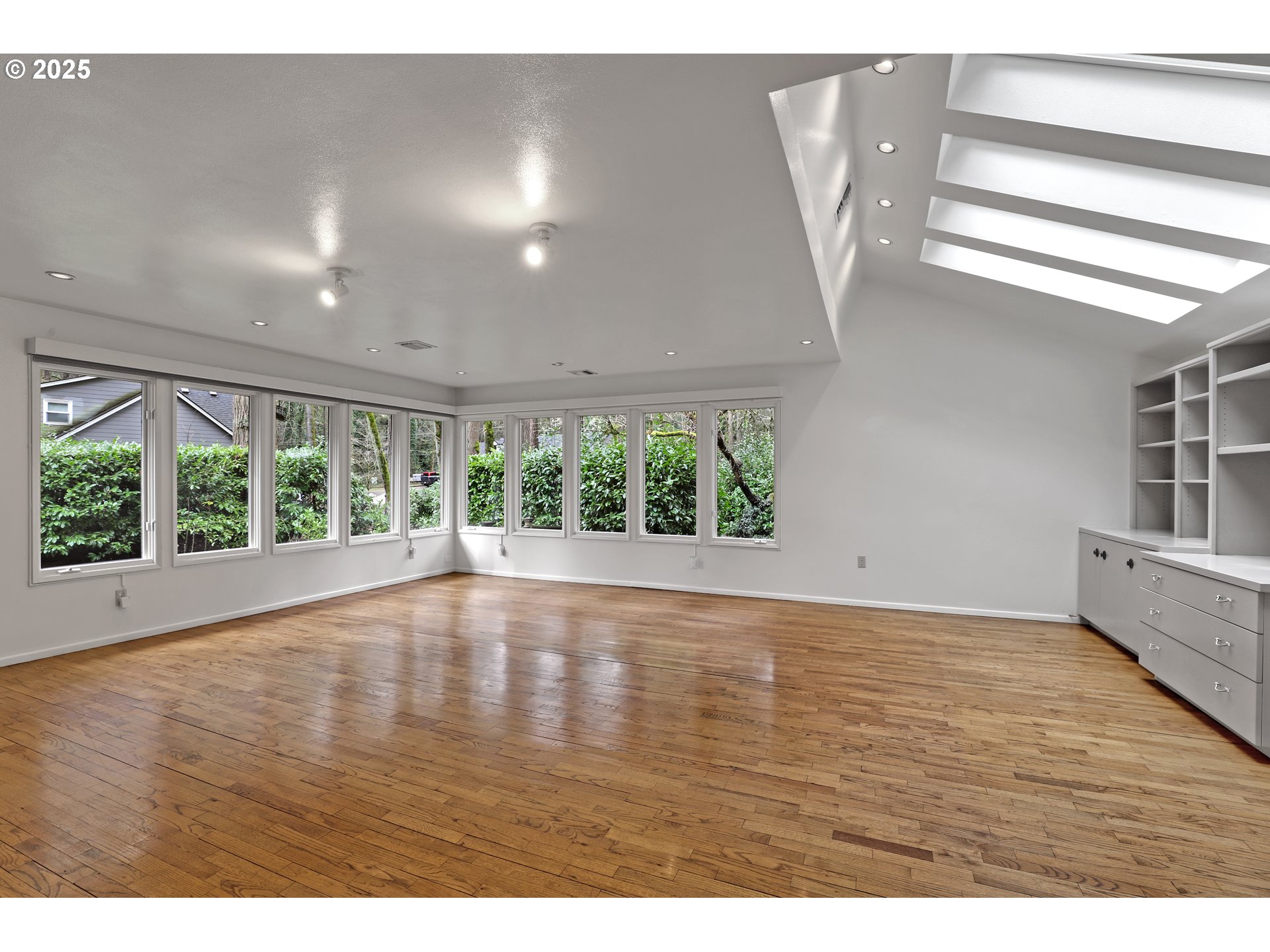 155 Southwest Midvale Road Portland, OR 97219 - Photo 9 of 45 Gallery Image 9