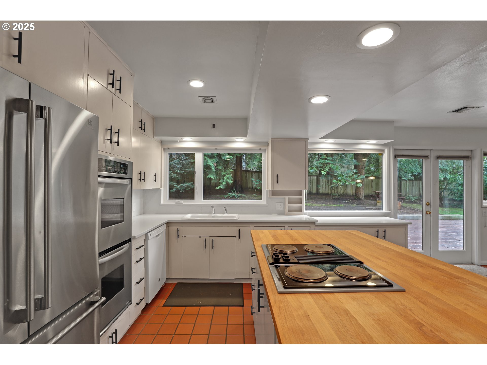 155 Southwest Midvale Road Portland, OR 97219 - Photo 10 of 45 Gallery Image 10