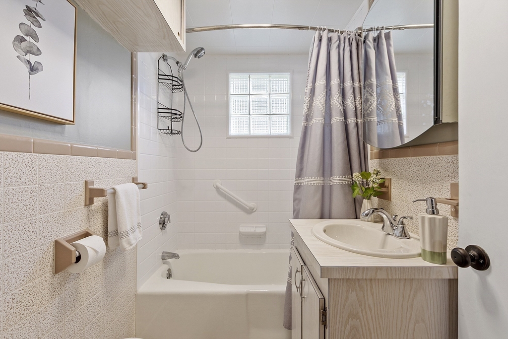 31 Euclid Street Gardner, MA 01440 - Photo 27 of 35