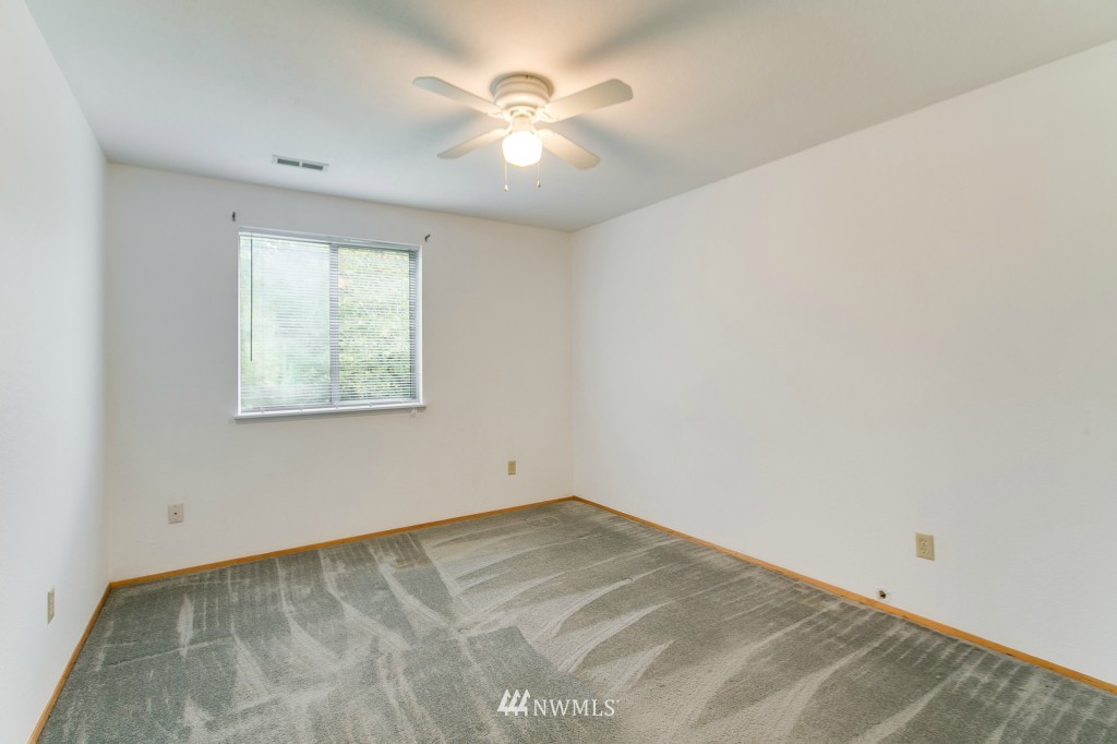 463 Edmonds Court Northeast Renton, WA 98056 - Photo 14 of 19