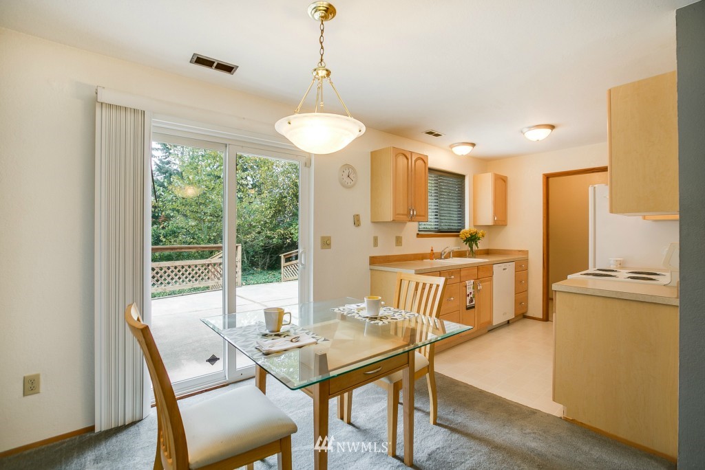 463 Edmonds Court Northeast Renton, WA 98056 - Photo 7 of 19