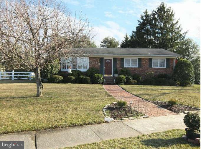 427 Neepier Road Baltimore, MD 21228 - Photo 1 of 23 Exterior (Front)