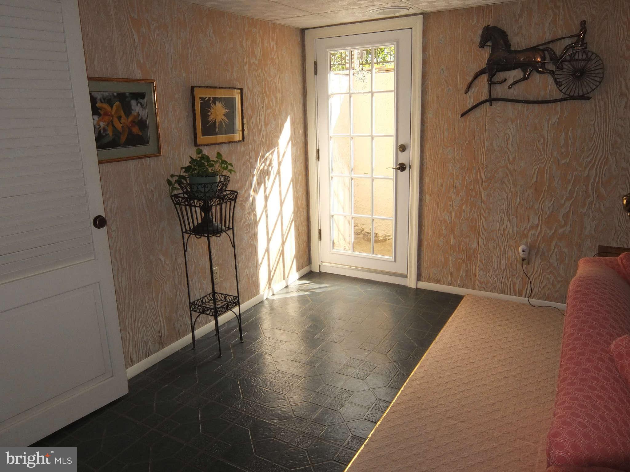427 Neepier Road Baltimore, MD 21228 - Photo 2 of 23 Interior (General)