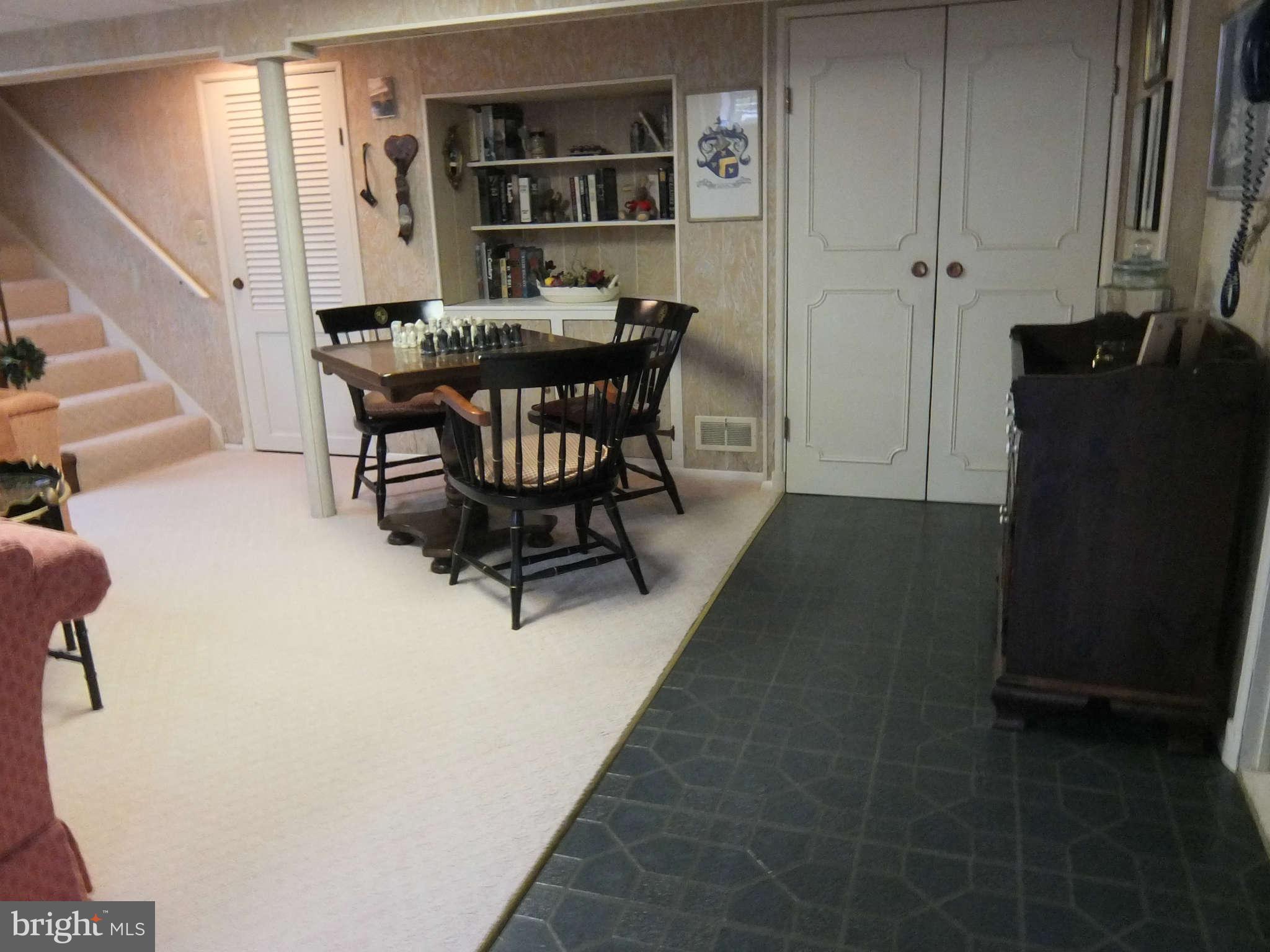427 Neepier Road Baltimore, MD 21228 - Photo 11 of 23 Family Room
