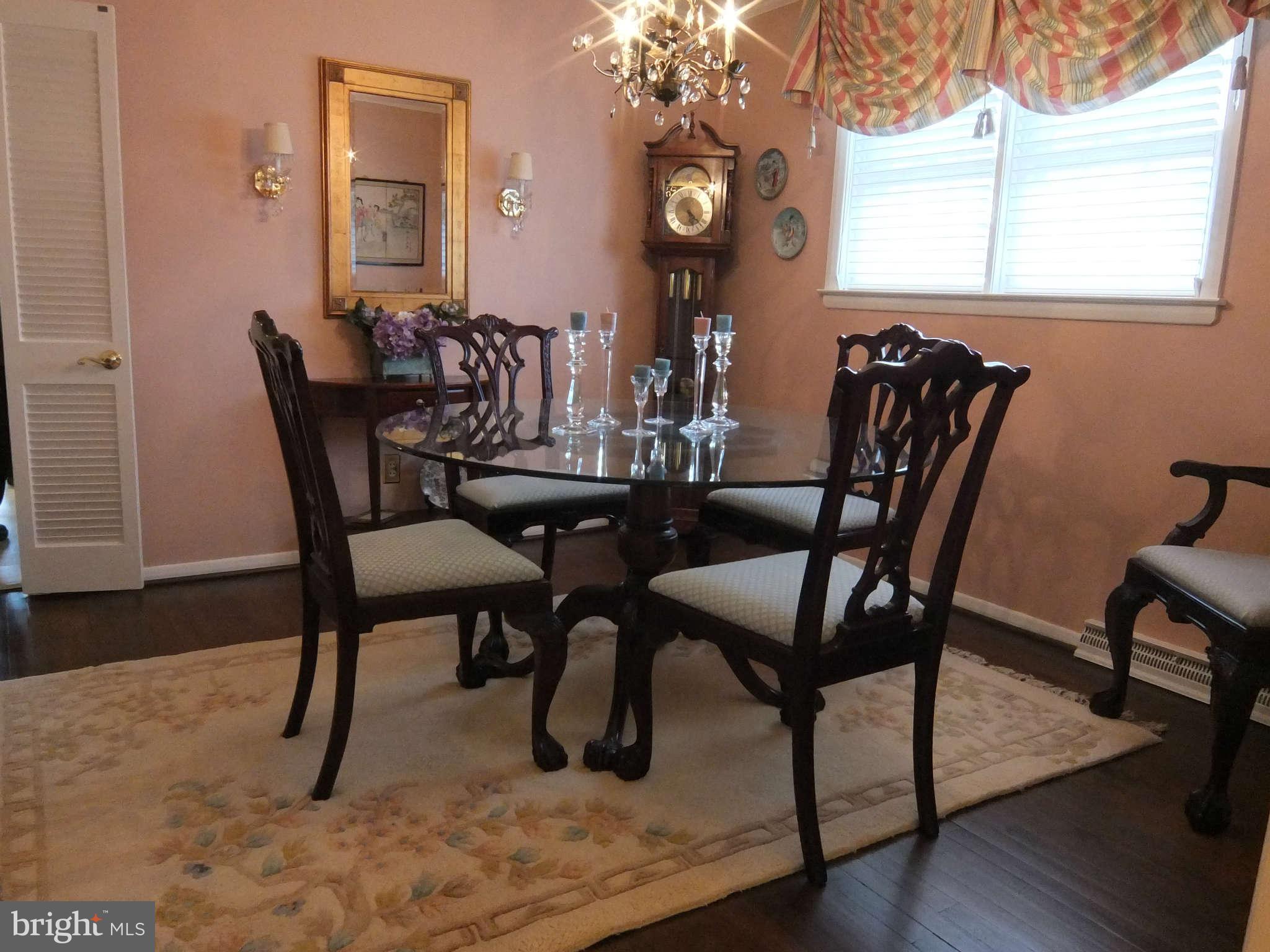 427 Neepier Road Baltimore, MD 21228 - Photo 5 of 23 Dining Room