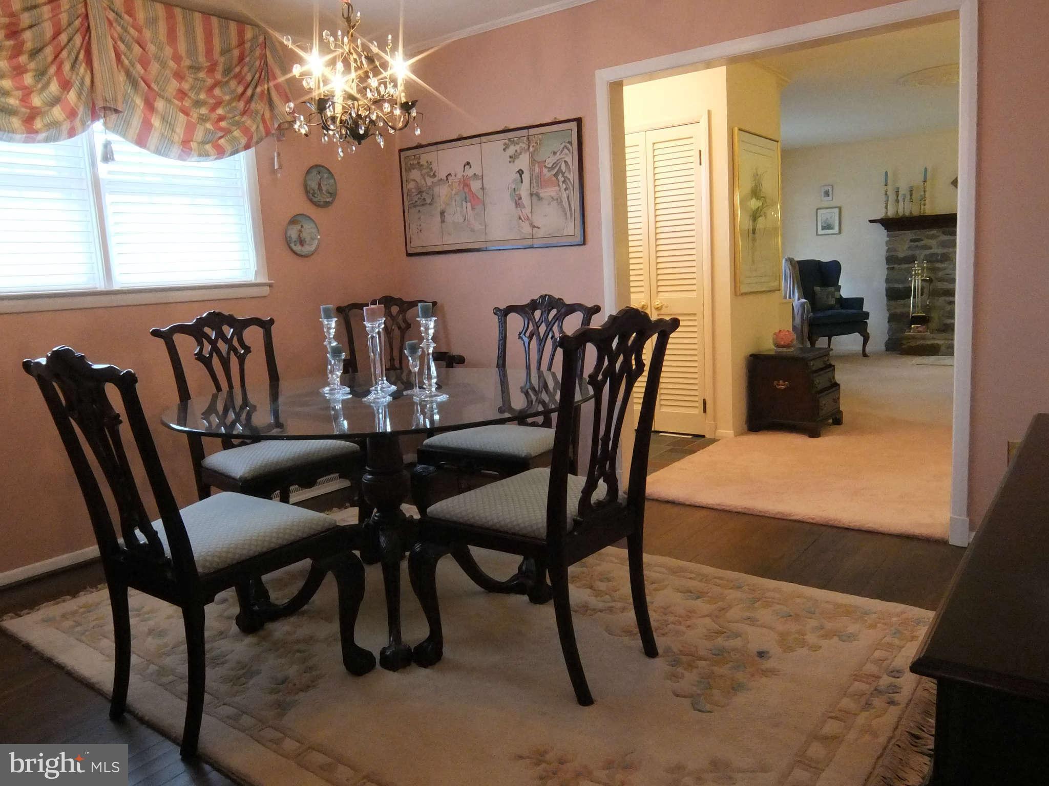 427 Neepier Road Baltimore, MD 21228 - Photo 6 of 23 Dining Room