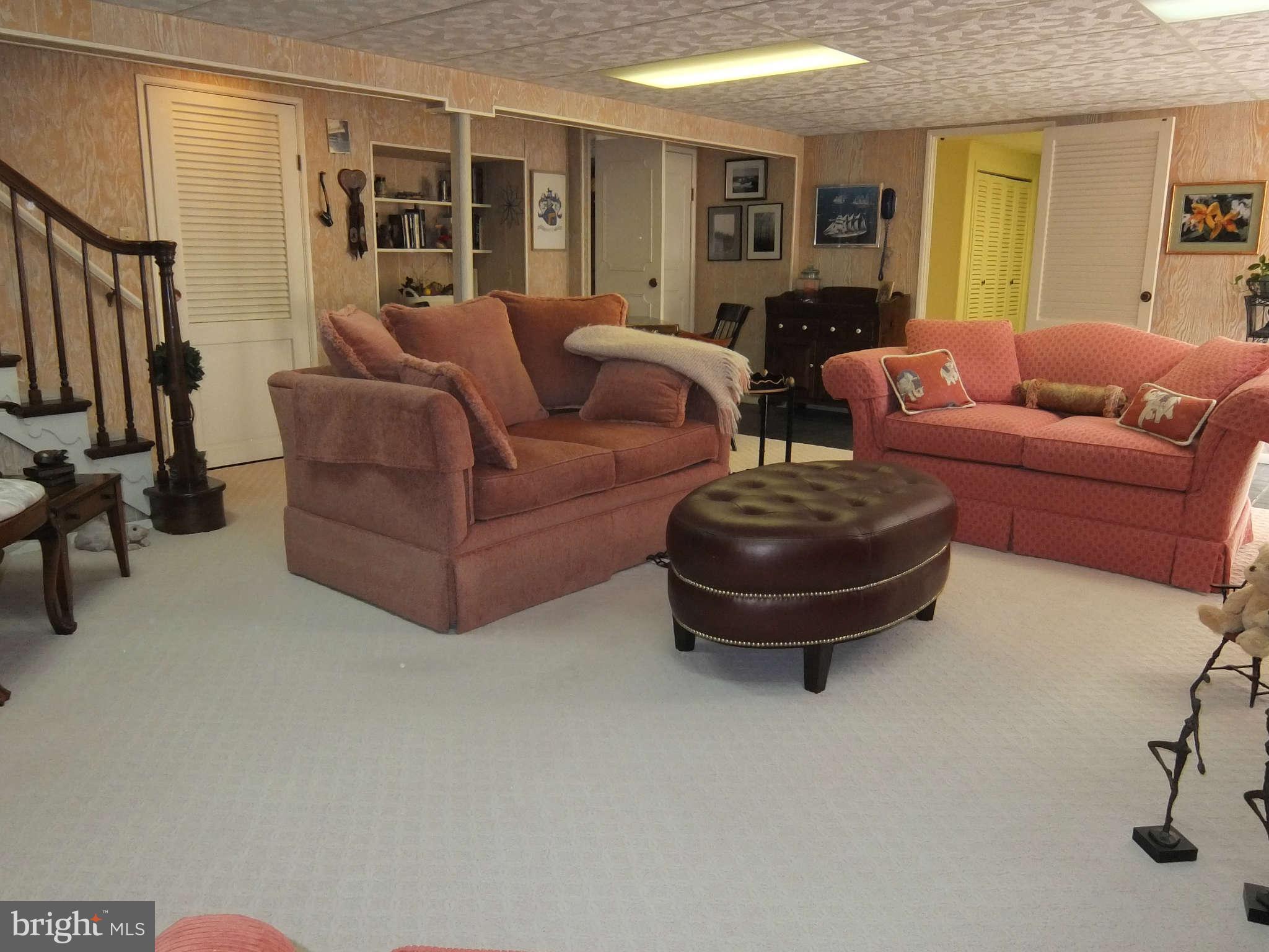 427 Neepier Road Baltimore, MD 21228 - Photo 8 of 23 Family Room