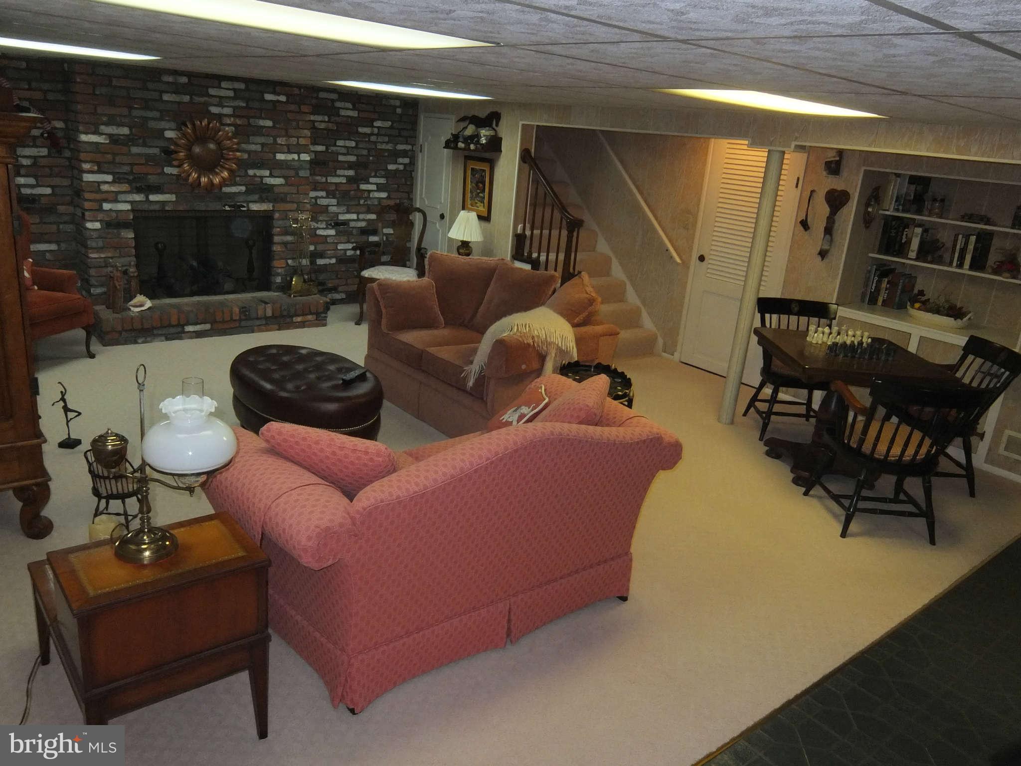 427 Neepier Road Baltimore, MD 21228 - Photo 10 of 23 Family Room