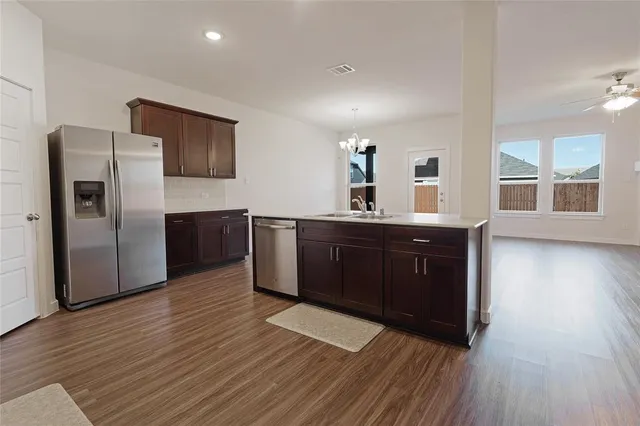 $400,000 | 512 McCoy Drive, Van Alstyne, TX 75495