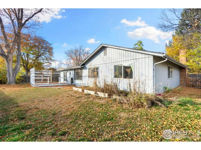 a view of a house with a outdoor space