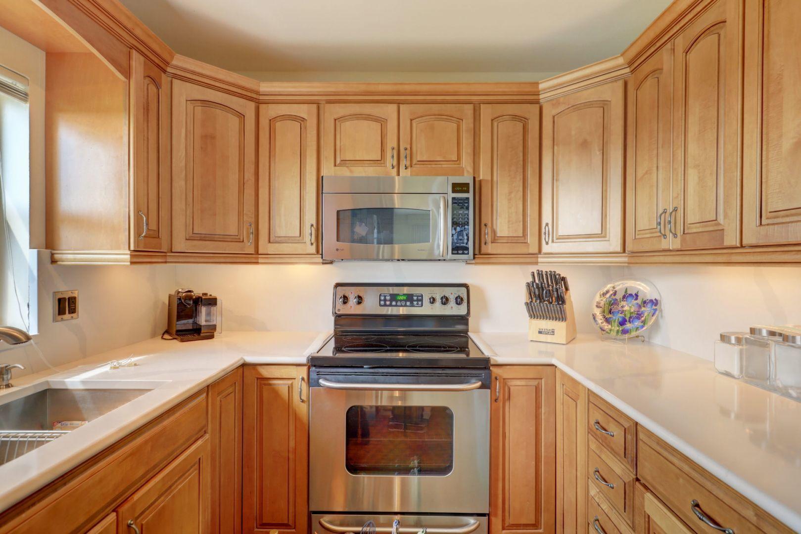 336 Golfview Road, Unit 601 North Palm Beach, FL 33408 - Photo 6 of 28 a kitchen with granite countertop a sink a stove and cabinets
