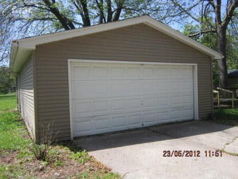6098 Lapeer Road Burton, MI 48509 - Photo 6 of 13 20132158-5.JPG