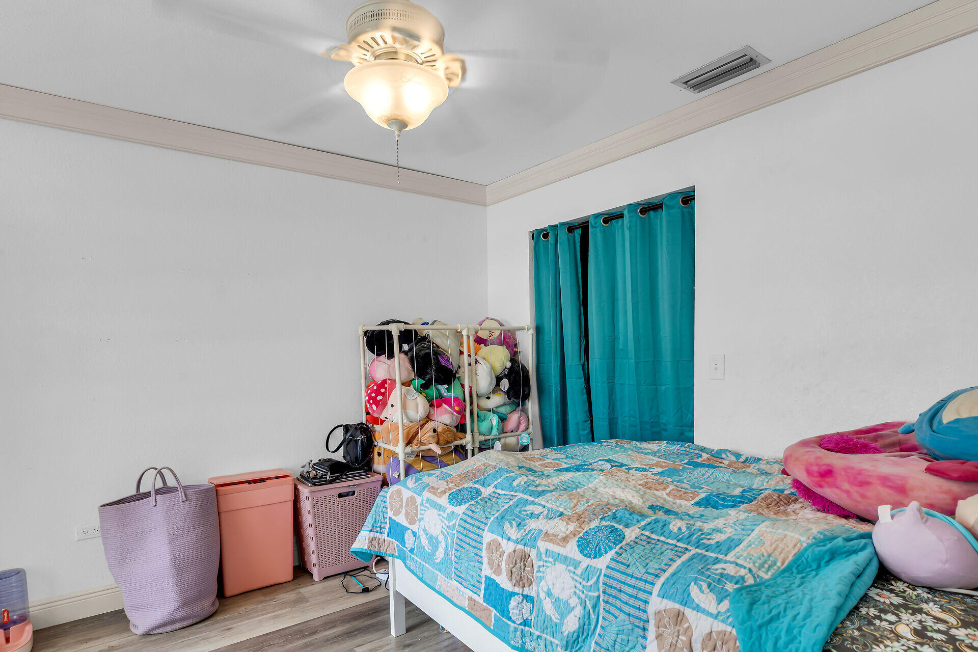 30 Jewfish Avenue Key Largo, FL 33037 - Photo 6 of 43 a bedroom with a bed and a chandelier
