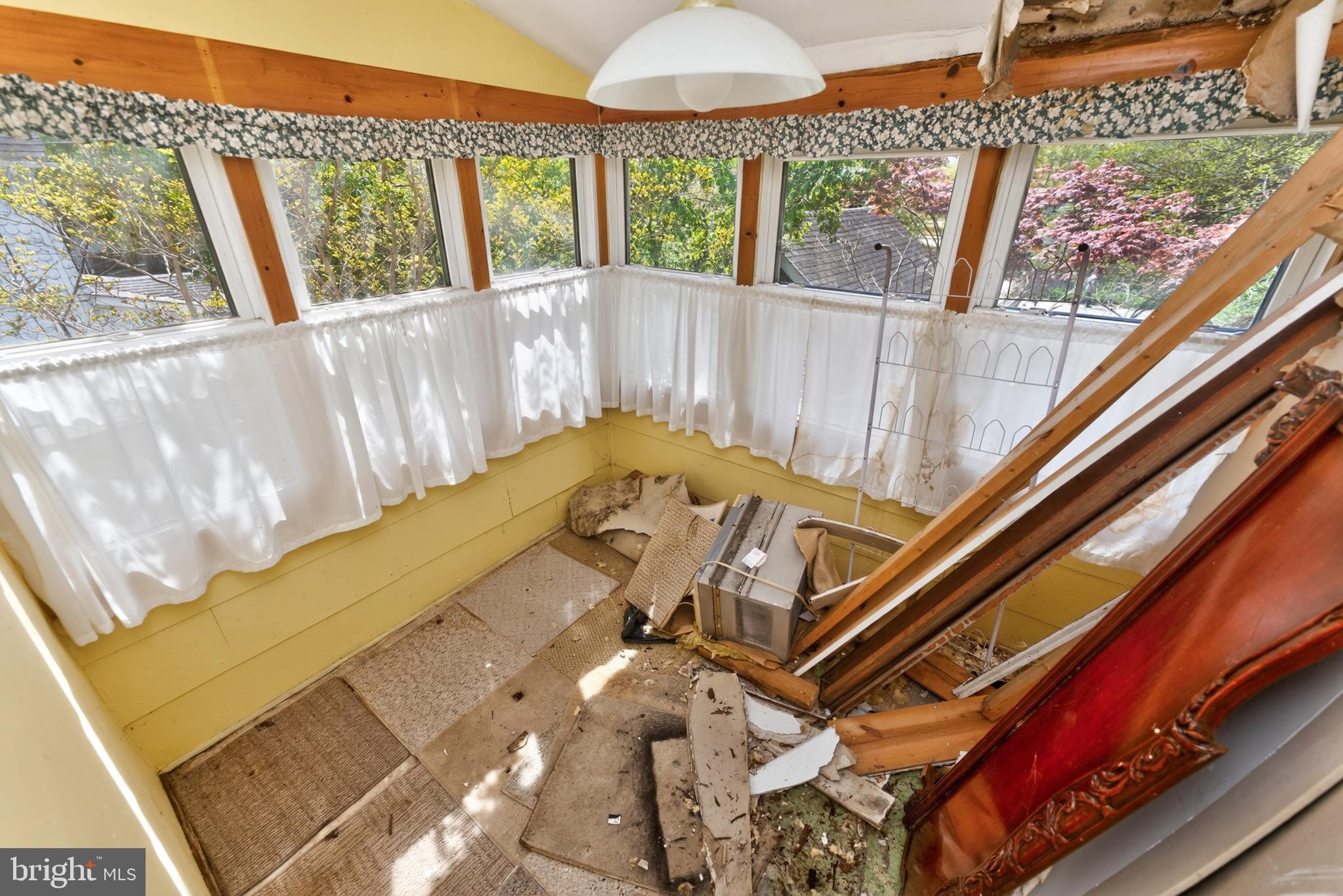 522 Market Street Denton, MD 21629 - Photo 13 of 49 a view of a balcony with furniture