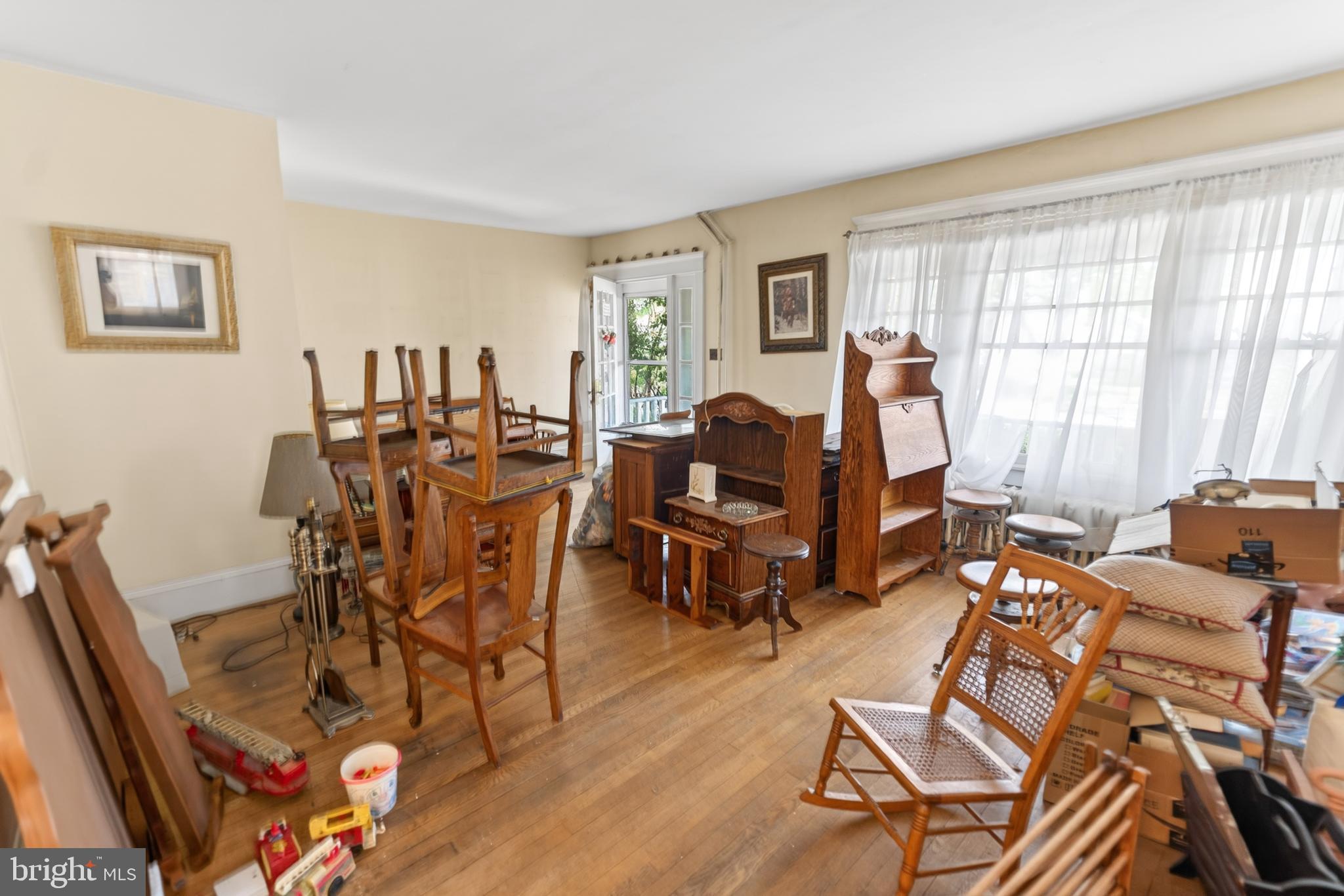 522 Market Street Denton, MD 21629 - Photo 22 of 49 a living room with furniture and a window