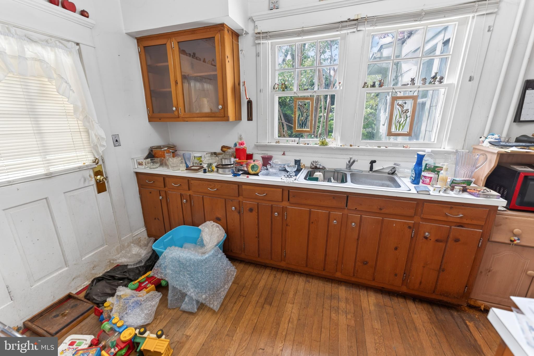 522 Market Street Denton, MD 21629 - Photo 26 of 49 a room with furniture and wooden floor