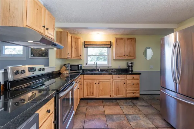 $360,000 | 14 Thomaston Street, Rockland, ME 04841