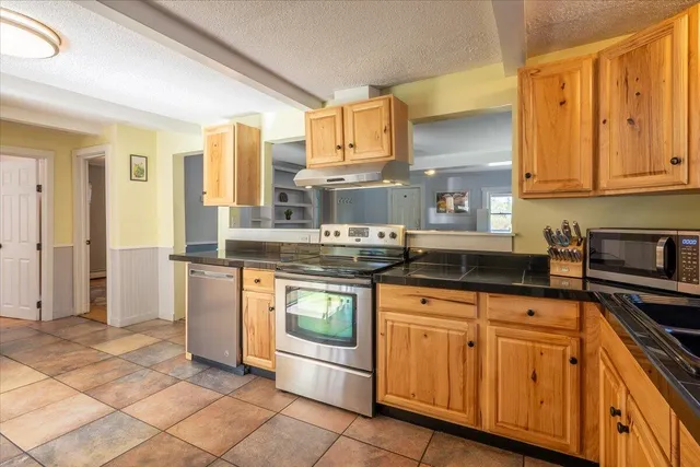 $360,000 | 14 Thomaston Street, Rockland, ME 04841