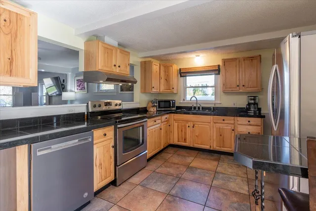 $360,000 | 14 Thomaston Street, Rockland, ME 04841