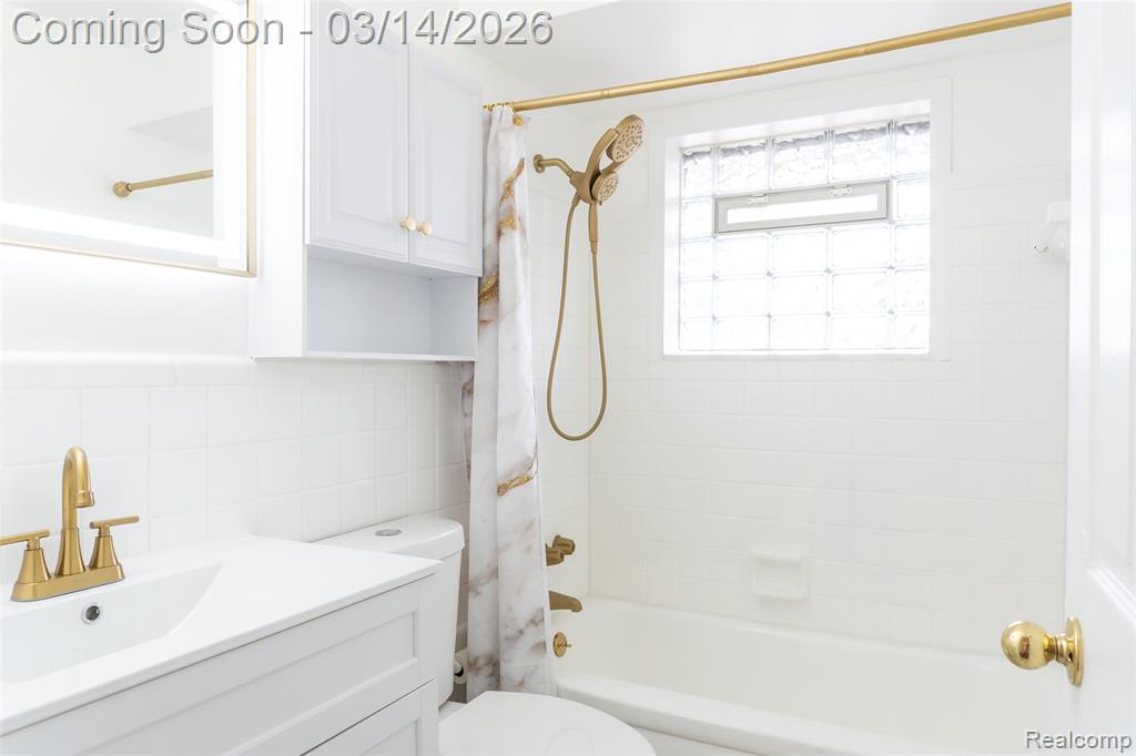 22824 Donald Avenue Eastpointe, MI 48021 - Photo 4 of 36 Gallery Image 4
