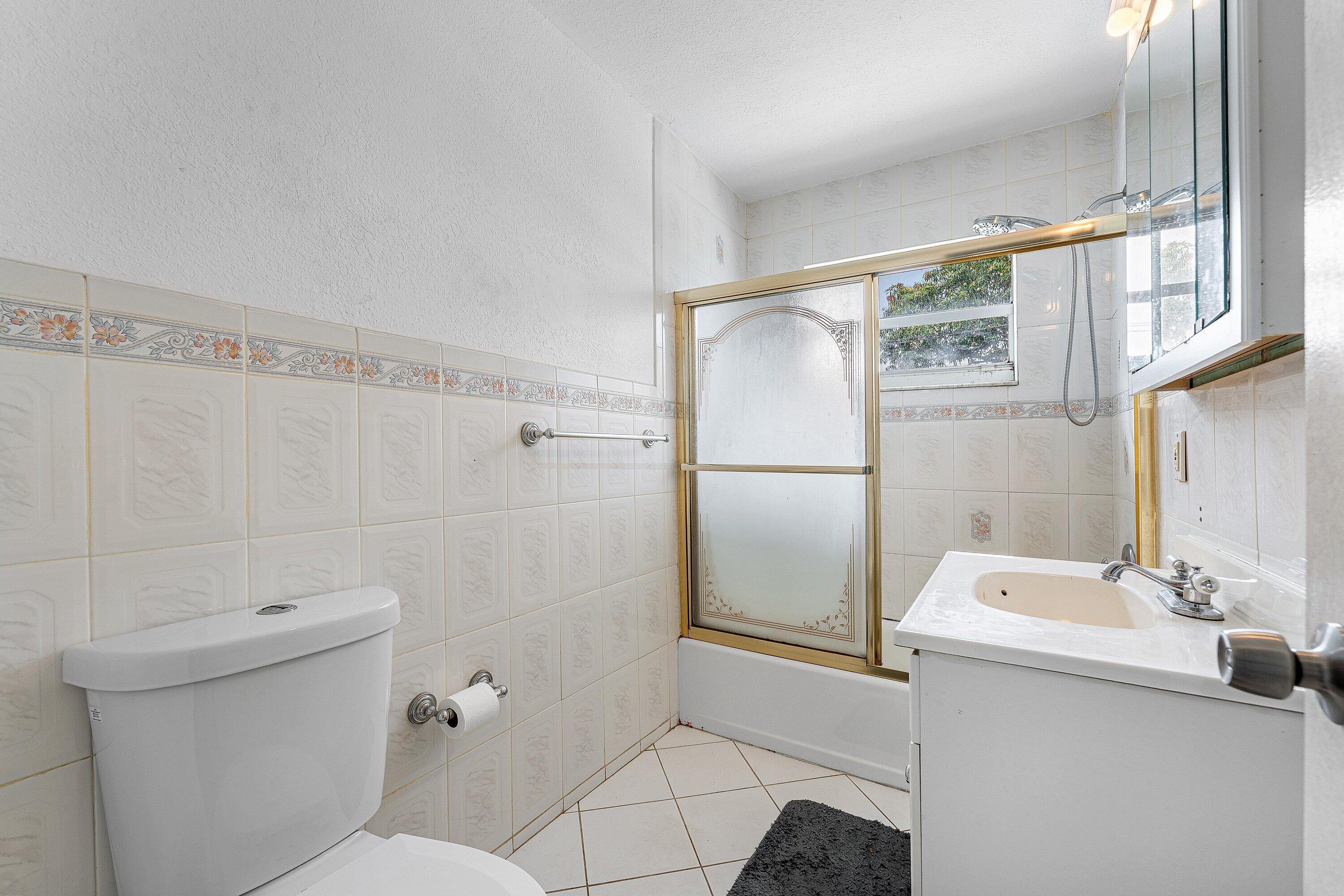 5543 Southwest 7th Street Margate, FL 33068 - Photo 15 of 19 SECOND BATHROOM