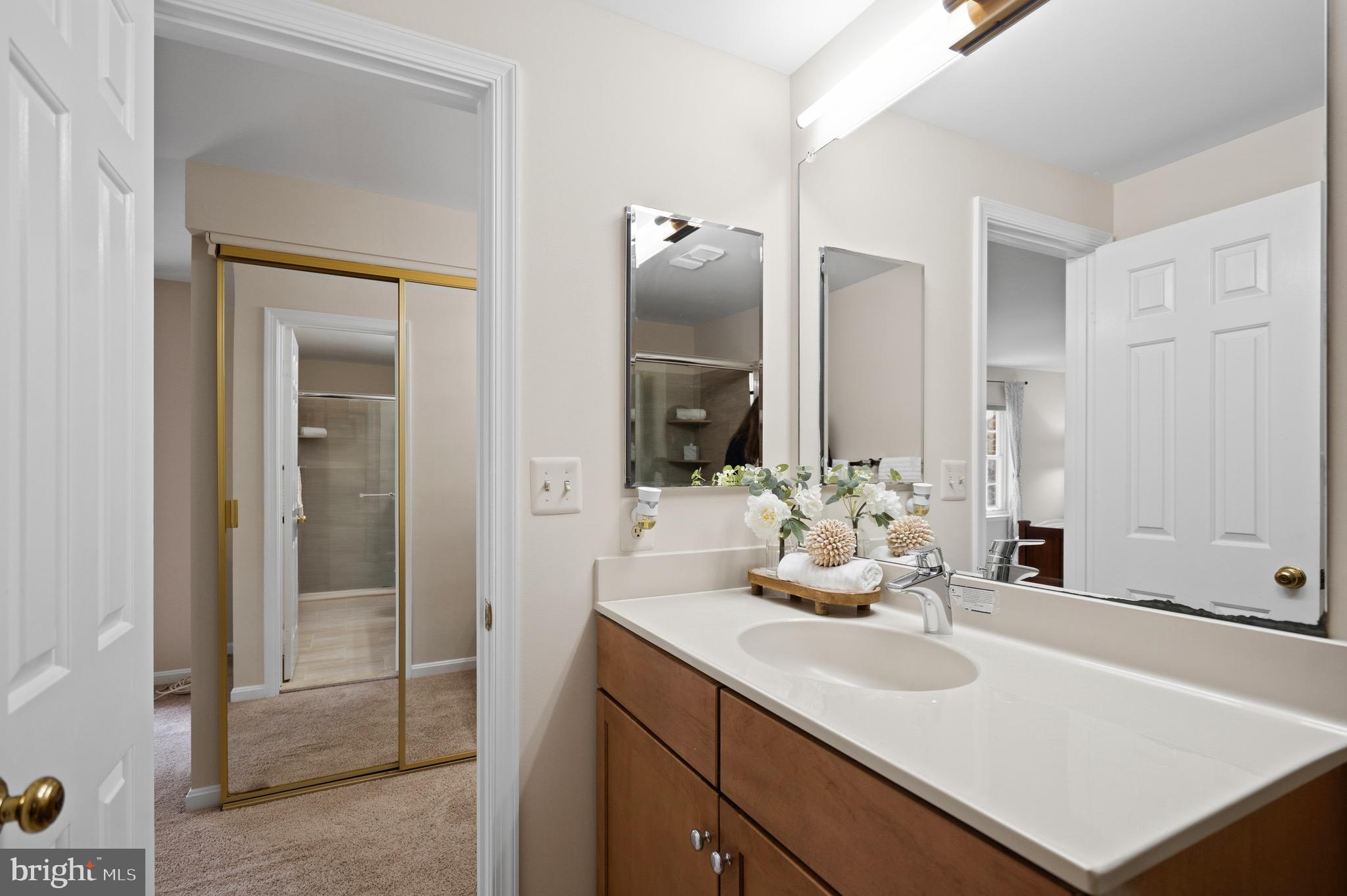 8943 Park Forest Drive Springfield, VA 22152 - Photo 50 of 74 En-suite bathroom