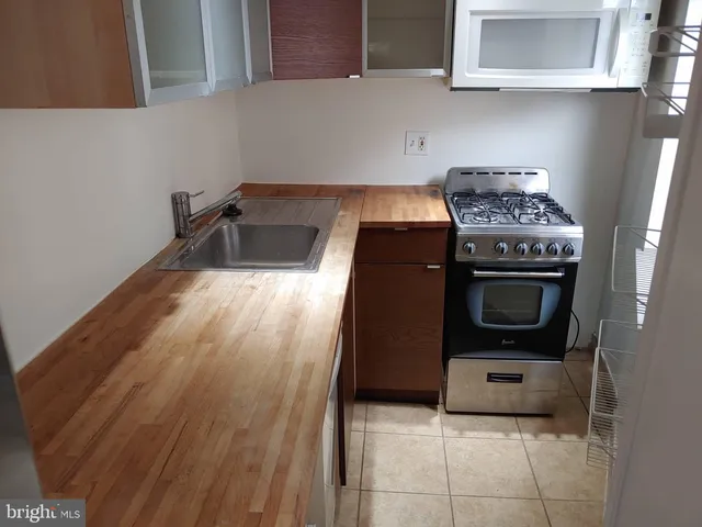 $1,800 | 426 Dickinson Street, Unit 2, Philadelphia, PA 19147