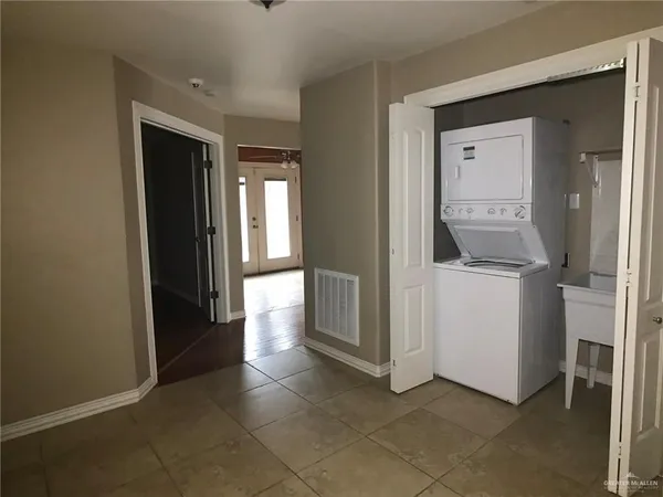 $1,565 | 242 San Jacinto Street, Mission, TX 78572