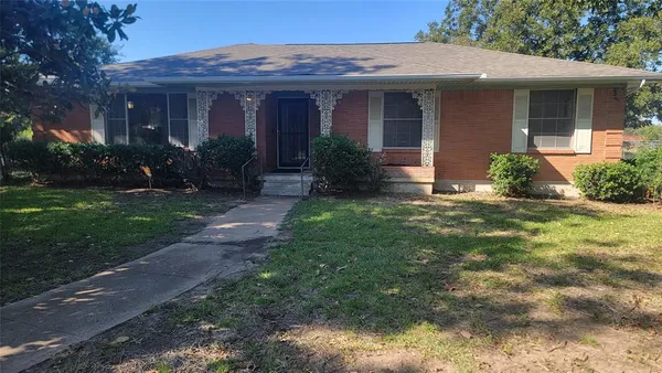 $1,800 | 2001 East Alma Avenue, Sherman, TX 75090