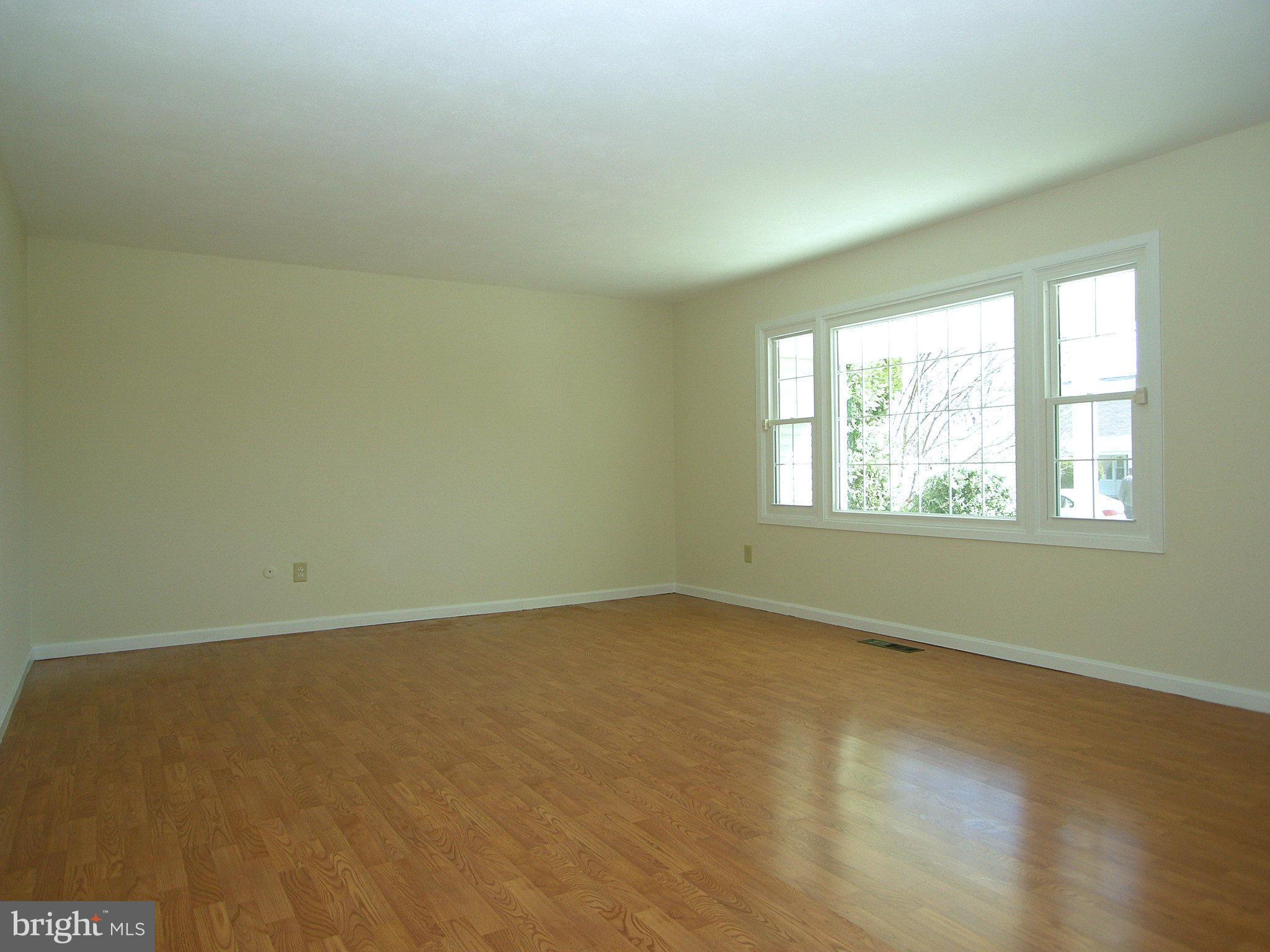 4514 Rising Lane Bowie, MD 20715 - Photo 2 of 21 Living Room
