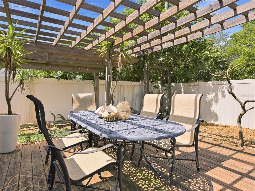 333 Cornwall Road Winter Park, FL 32792 - Photo 28 of 32 a view of a patio with table and chairs and potted plants