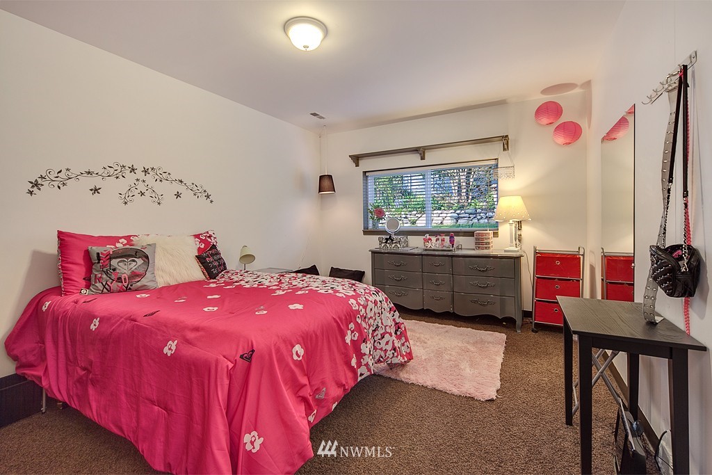 8428 215th Street Southwest Edmonds, WA 98026 - Photo 8 of 15 Gallery Image 8