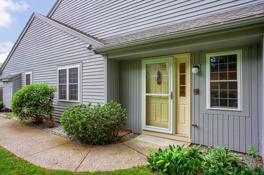 505 Ridgefield Circle, Unit D Clinton, MA 01510 - Photo 2 of 30 Gallery Image 2