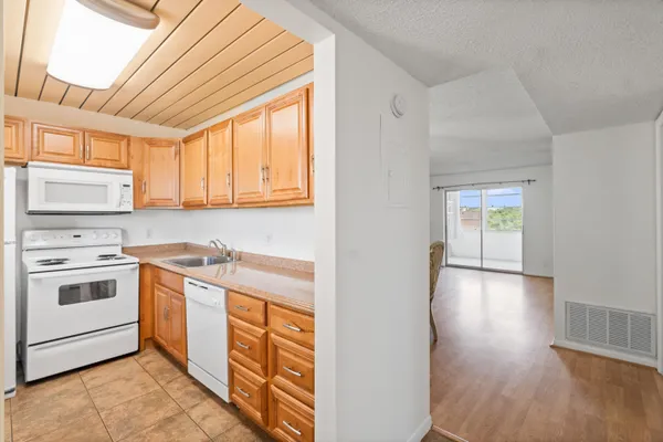 $1,375 | 2515 Northeast 2nd Court, Unit 418, Boynton Beach, FL 33435