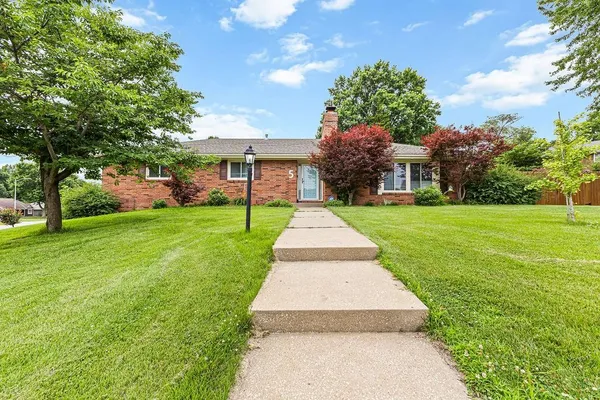 $359,900 | 5 South Carriage Drive, St. Joseph, MO 64506