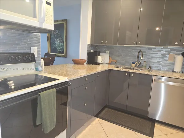 $1,550 | 330 Southeast 2nd Street, Unit 503H, Hallandale Beach, FL 33009