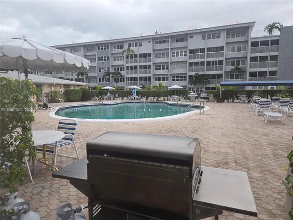 $1,550 | 330 Southeast 2nd Street, Unit 503H, Hallandale Beach, FL 33009