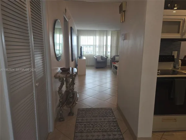 $1,550 | 330 Southeast 2nd Street, Unit 503H, Hallandale Beach, FL 33009