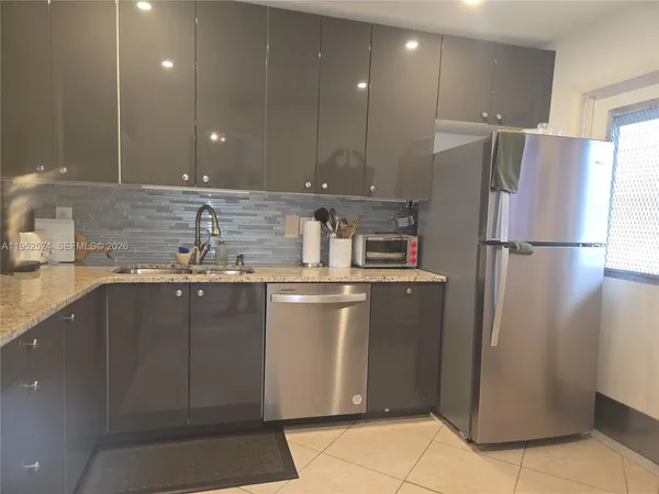 $1,550 | 330 Southeast 2nd Street, Unit 503H, Hallandale Beach, FL 33009