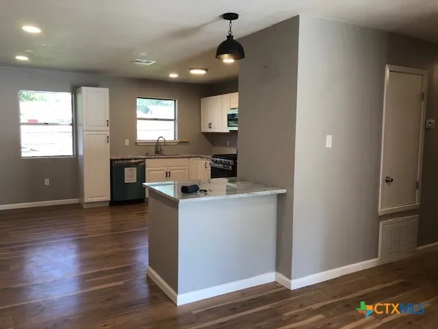 $1,300 | 2316 North Austin Street, Seguin, TX 78155