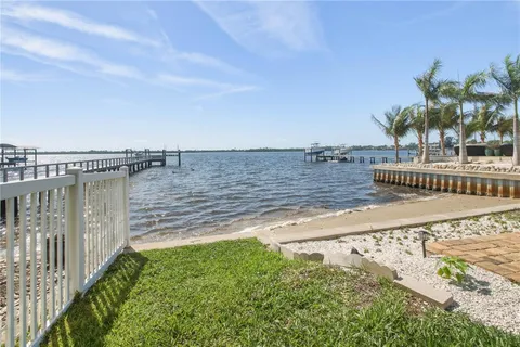 $900,000 | 950 Weedon Drive Northeast, St. Petersburg, FL 33702