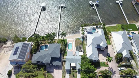 $900,000 | 950 Weedon Drive Northeast, St. Petersburg, FL 33702