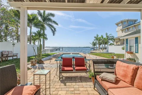 $900,000 | 950 Weedon Drive Northeast, St. Petersburg, FL 33702