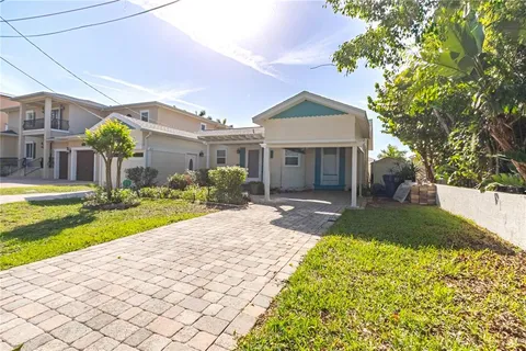 $900,000 | 950 Weedon Drive Northeast, St. Petersburg, FL 33702