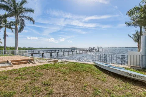 $900,000 | 950 Weedon Drive Northeast, St. Petersburg, FL 33702